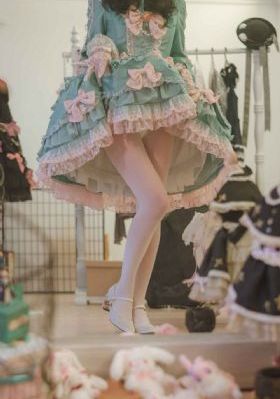 我召唤了魅魔老婆第1集在哪找_国产剧在线手机播放